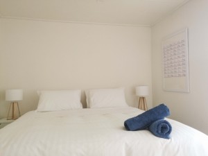 King bedroom  | A Place To Stay In Derby